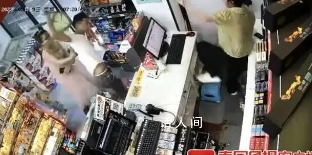 男子便利店里殴打女店员 被警方控制