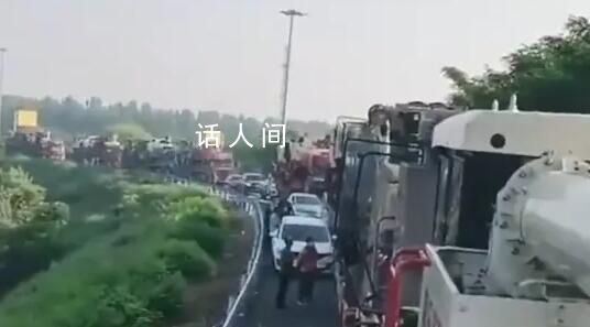 河南通报数百辆收割车无法下高速 回应：不存在数百辆车拥堵5天情况