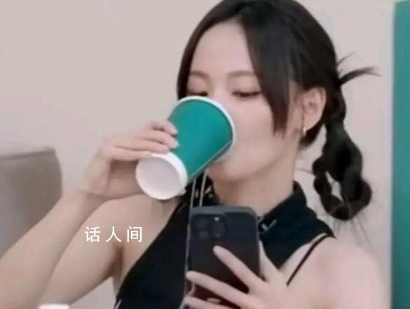 张嘉倪喝奶茶边喝边漏 这个场景让她的粉丝们大笑不止