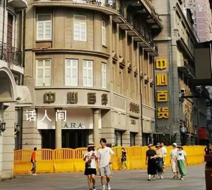 男子在武汉步行街被砖砸倒 通报：原因正在调查