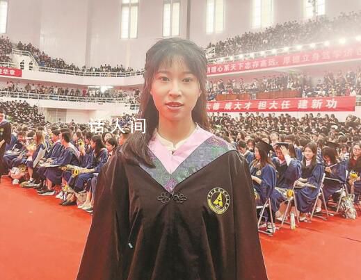 女孩毕业典礼捐10万含4年奖学金 75门课满绩保研中国人民大学