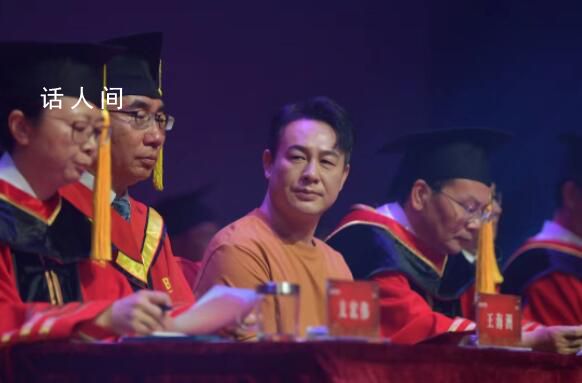 张颂文北影毕业典礼演讲 全场响起掌声与欢呼声