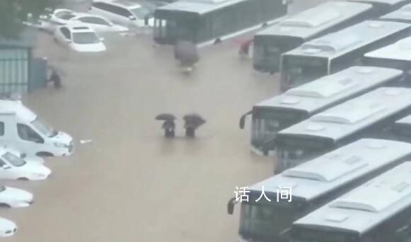 北京暴雨已致2死 居民目睹有人昏迷