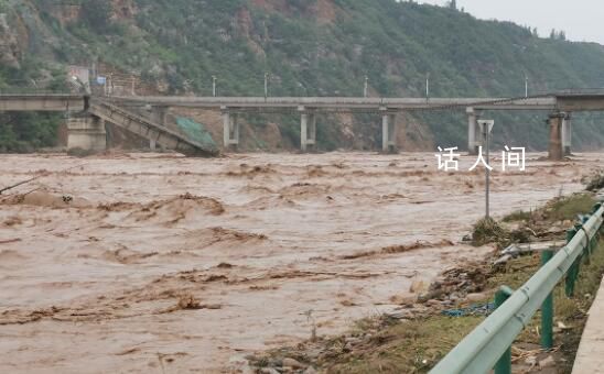 石家庄一铁路桥百米桥面被洪水冲塌 没有收到人员伤亡的报告