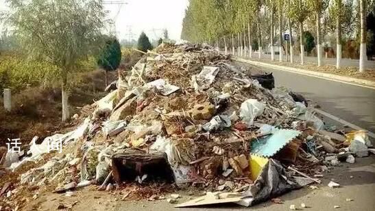 涿州执法车凌晨带队往村边倒垃圾 回应：目前正在处理此事尽快将垃圾运走