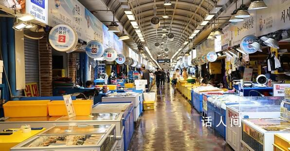 韩国多个海鲜市场几乎空无一人 新冠疫情期间生意都比现在好