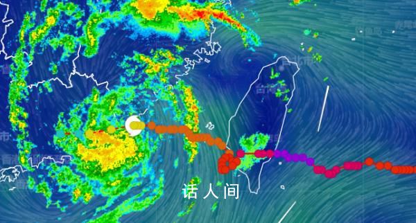 福州暴雨 一消防车坠河5人失联