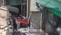 男子驾车撞岳母店铺 致1岁儿子死亡