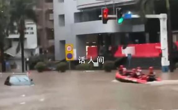 广州暴雨后严重内涝:积水没过车窗