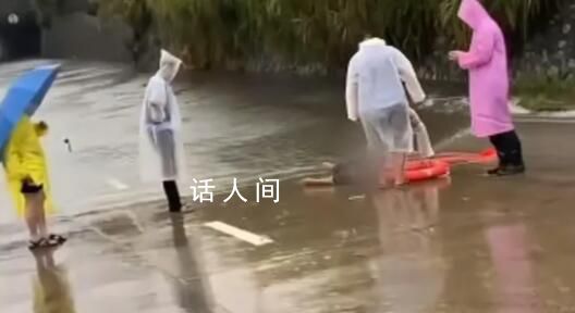 广东一男子从积水桥洞游过时溺水 身高2米的人都会被淹没