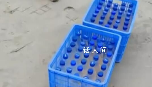广东多人往海里放生60多箱矿泉水 引发了社会公众的关注