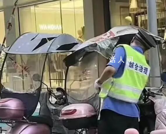 重庆回应城管划破多个电动车防雨棚 已对涉事执法人员进行了严厉批评教育