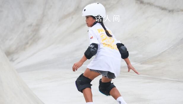 亚运会9岁运动员登场 小姑娘一登场就迎来全场的掌声
