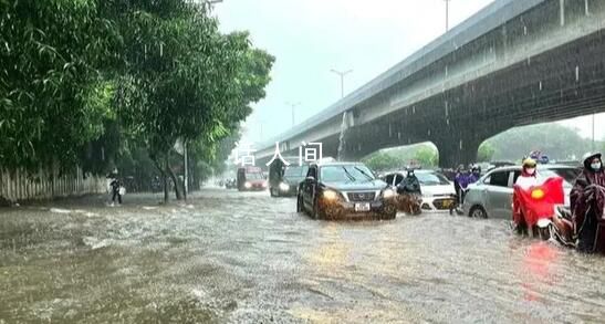越南首都遭遇暴雨 河内部分地区降雨量达250毫米
