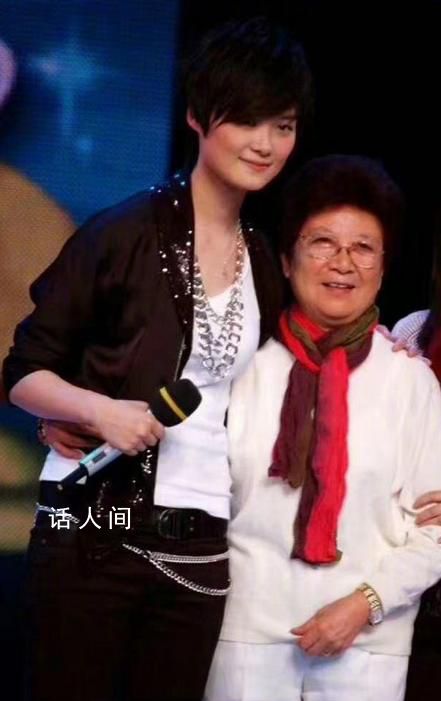 李宇春粉丝夏奶奶去世 从2005年开始喜欢李宇春