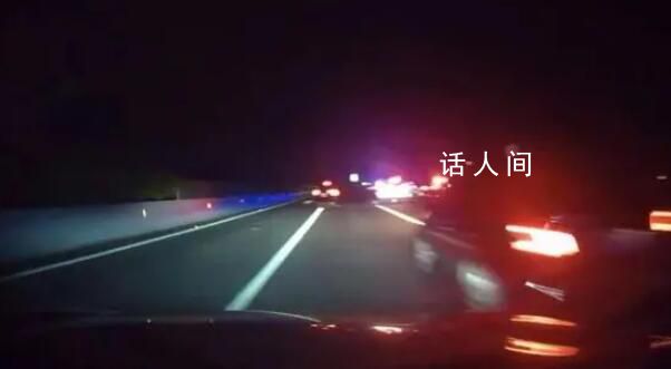 警方回应高速交警深夜拦车粗暴执法 险些发生交通事故