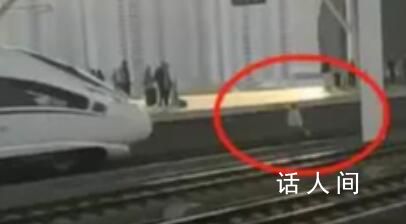 浙江一女子进入铁轨被列车碰擦 暂无生命危险