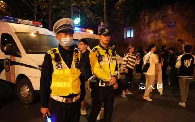 万圣节上海巨鹿路人山人海 警方限流