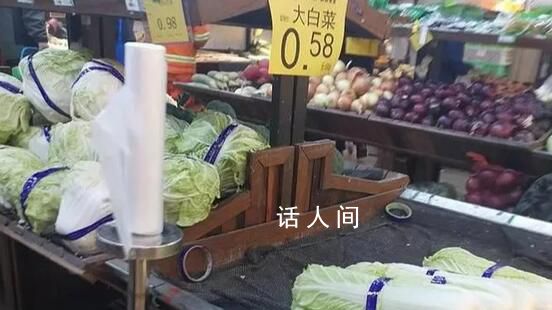 今冬蔬菜为何跌出“白菜价”?不少居民感叹着今冬菜价如此便宜