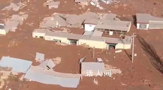 青海一村震后涌入大量淤泥有人被困 目前还在救援中