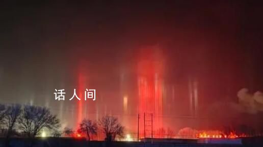 新疆天空中现“寒夜灯柱” 迷幻极了