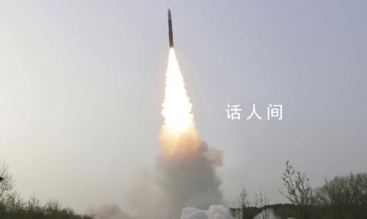 朝鲜发射洲际弹道导弹 金正恩观摩