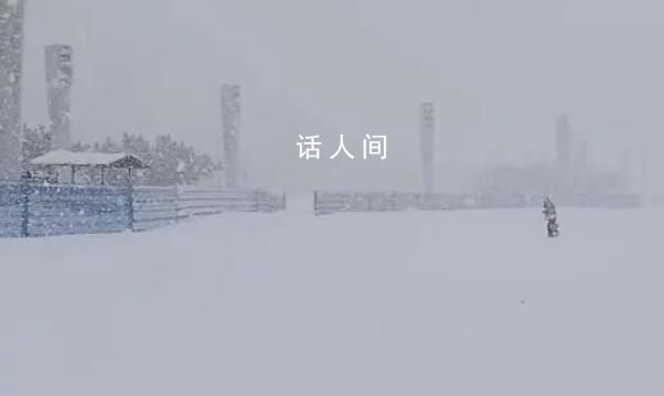 烟台威海遭遇极端性冷流暴雪 冷流雪正在狂暴宛如北极科考