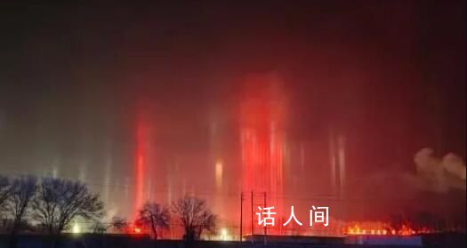 新疆现寒夜灯柱如科幻大片 迷幻极了