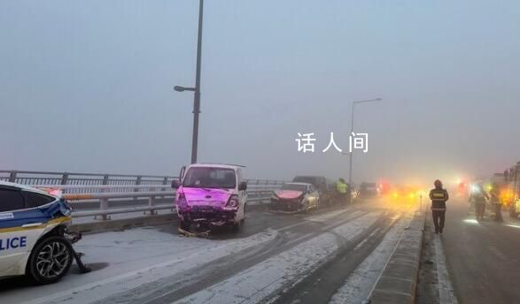 韩国40多辆车连环相撞至少14人受伤 由于道路太滑车辆根本动不了