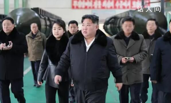 金正恩视察朝鲜军用架车厂 查看了工厂生产的大型发射架车和各种军用架车
