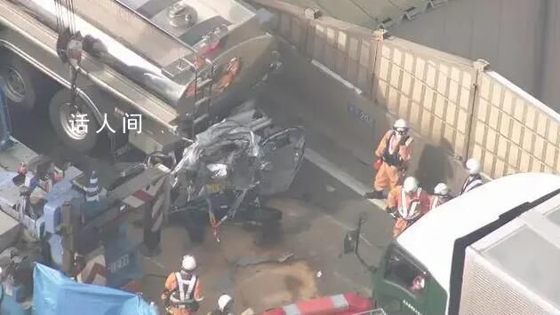 日本高速上一汽车被挤到约30厘米厚 一辆大卡车的司机被逮捕