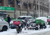 大雪下的外卖员:步行配送