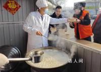 北京新发地10吨除夕饺子开煮 为留守保供的2000多商户送上热腾腾的除夕饺子