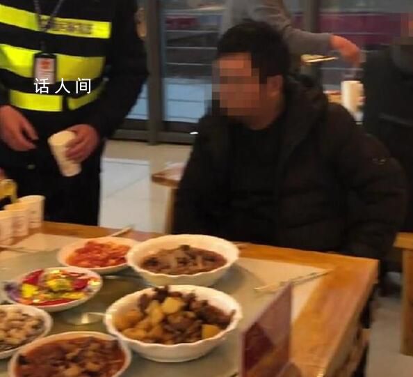 卡车司机被执法人员拦下吃年饭 获得一份意外的感动