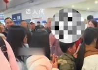 女子乘轮渡想插队怒斥提醒者 12345回应：会反馈给港口去处理