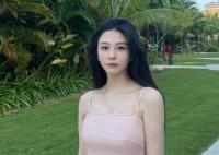 邱淑贞拍的女儿沈月 知性成熟美丽动人