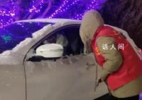 甘肃瓜州滞留2万余名旅客 目前已安置1.8万名