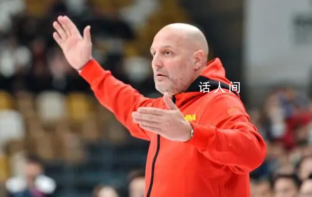 中国男篮主帅失态怼记者 不懂得尊重