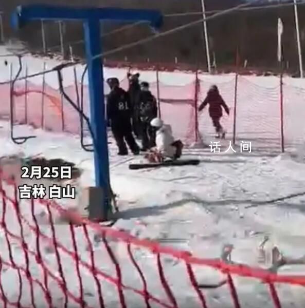 滑雪场缆车脱轨游客摔落 文旅局回应