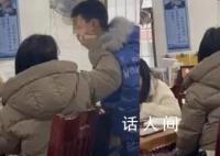 女老师粗暴对待学生 校长已被免职