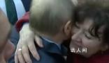 普京被俄罗斯老奶奶轮流亲吻 受到了当地支持者的热烈欢迎