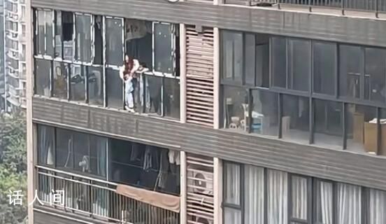 重庆警方回应小孩被扔下高楼 该女子已被带走正接受调查